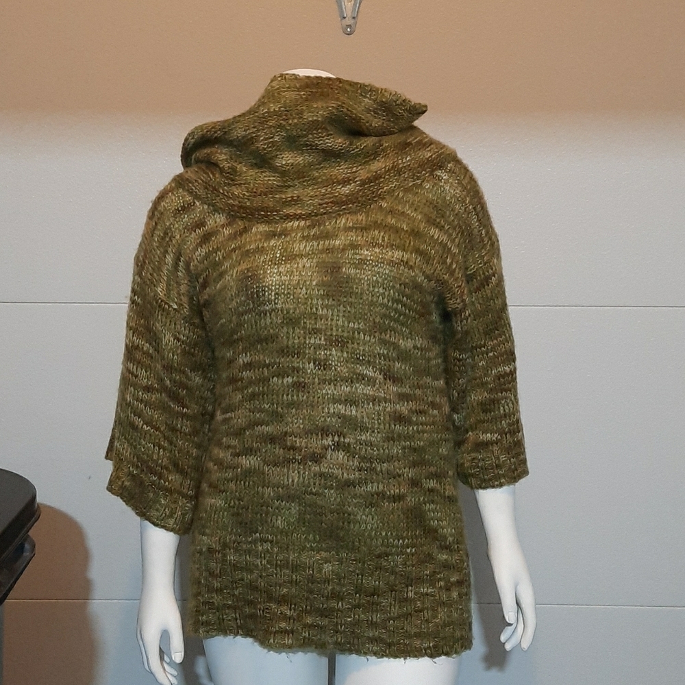 Woman's medium sweater